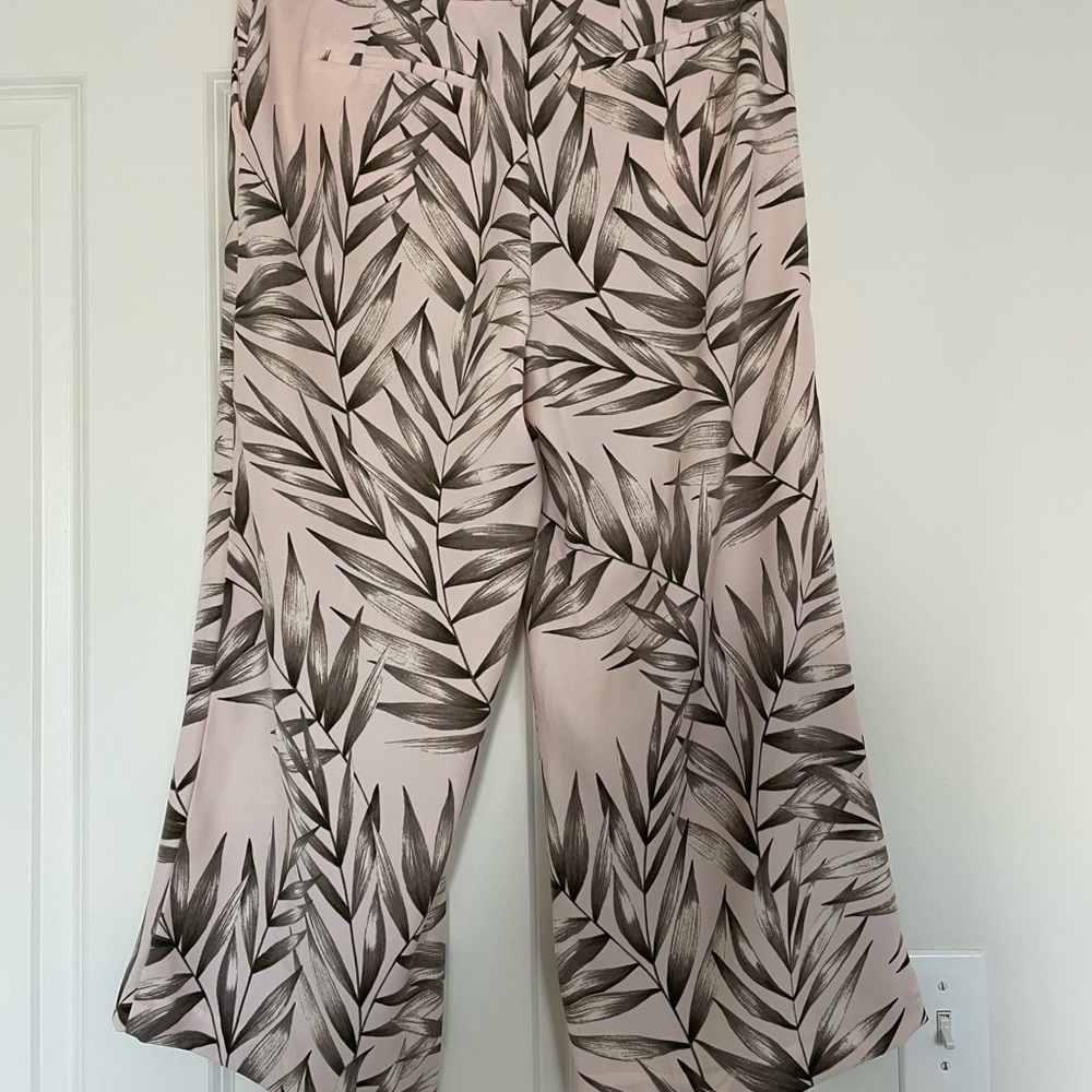Ann Taylor Factory Cropped Wide Leg Rose Pink with Olive Green Leaves Print